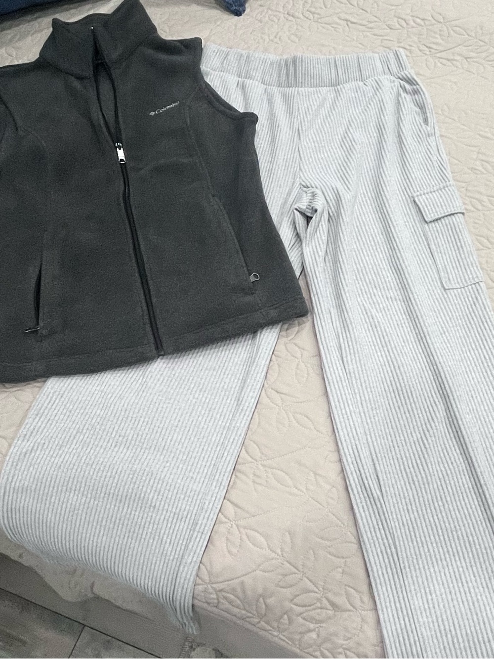 2 pieces - Columbia Gray Fleece Vest with Avia Light Gray Ribbed Wide-Leg Pants